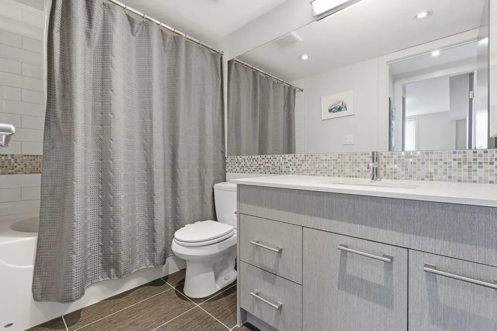 916 Memorial Drive NW Calgary AB T2N 3C9