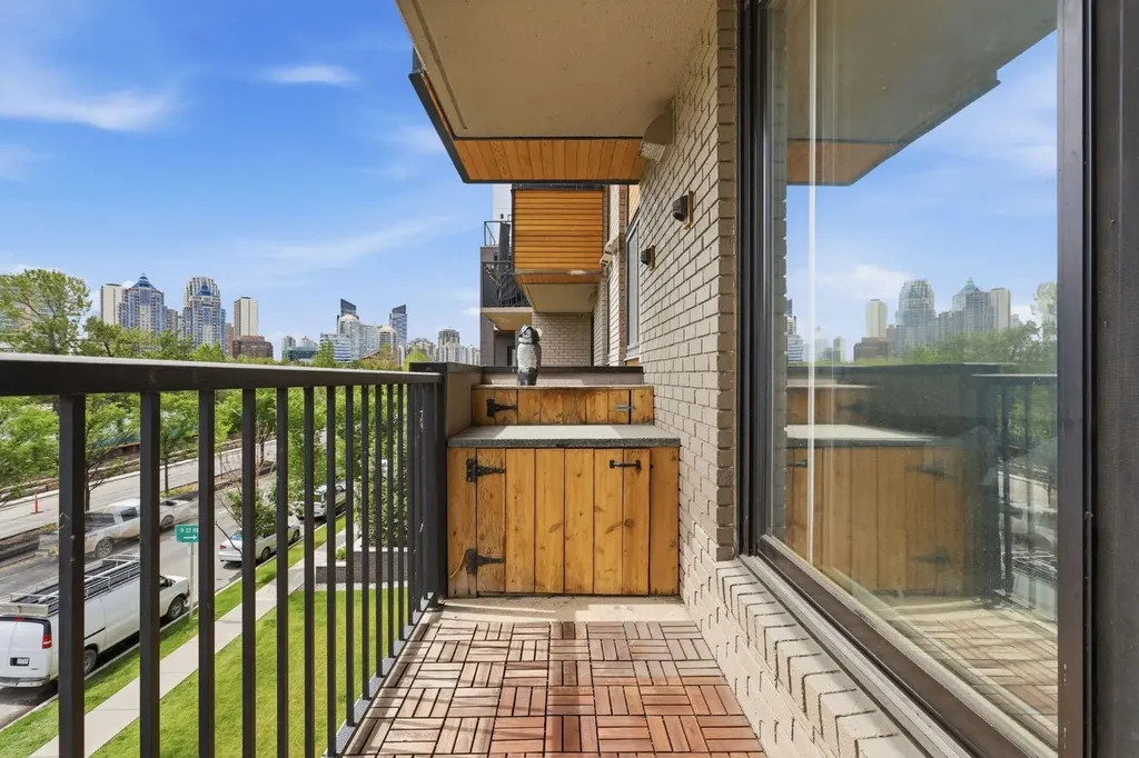 916 Memorial Drive NW Calgary AB T2N 3C9