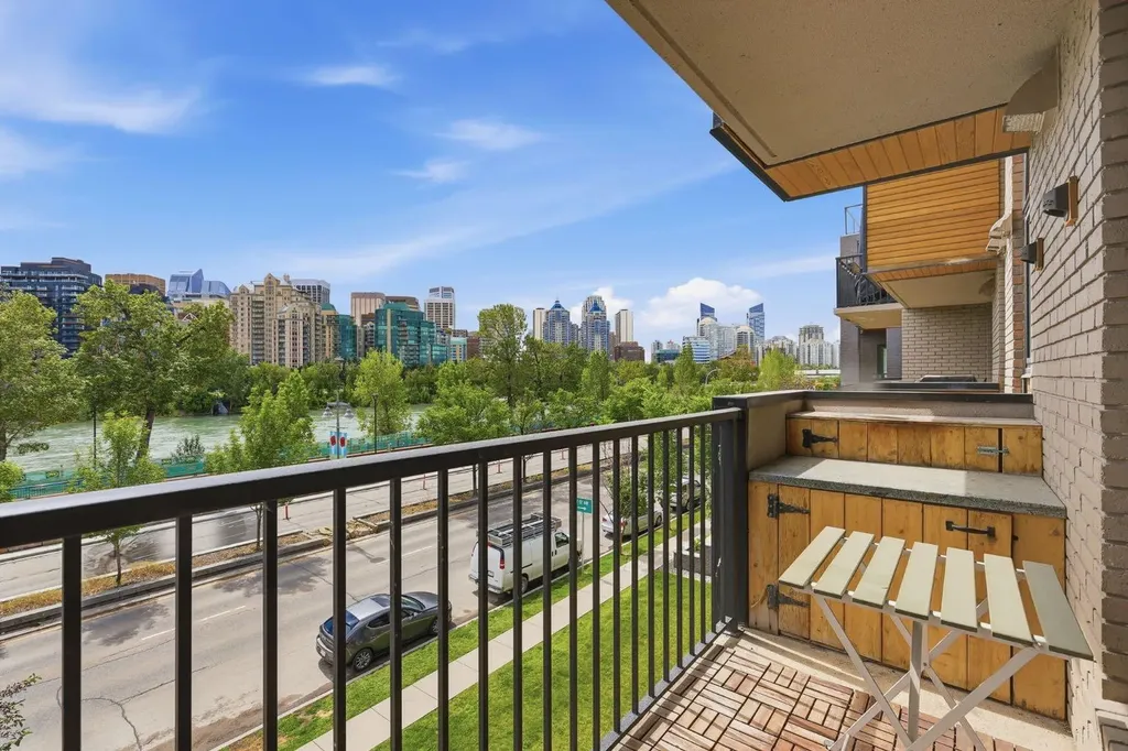 916 Memorial Drive NW Calgary AB T2N 3C9
