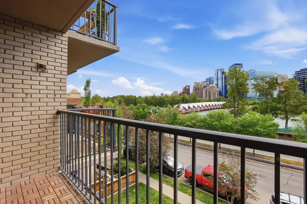 916 Memorial Drive NW Calgary AB T2N 3C9