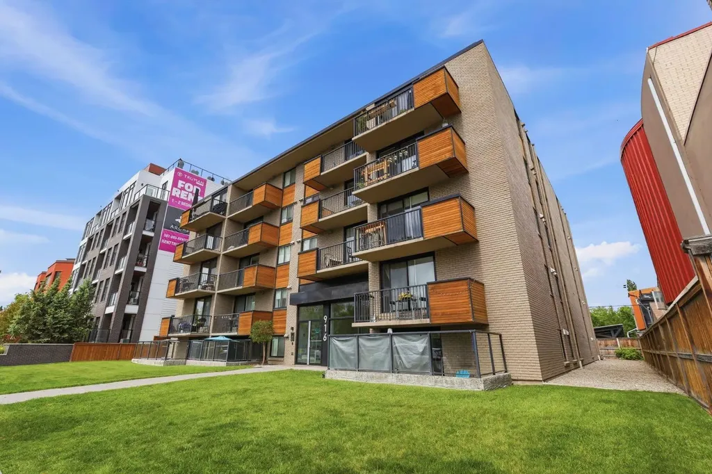 916 Memorial Drive NW Calgary AB T2N 3C9