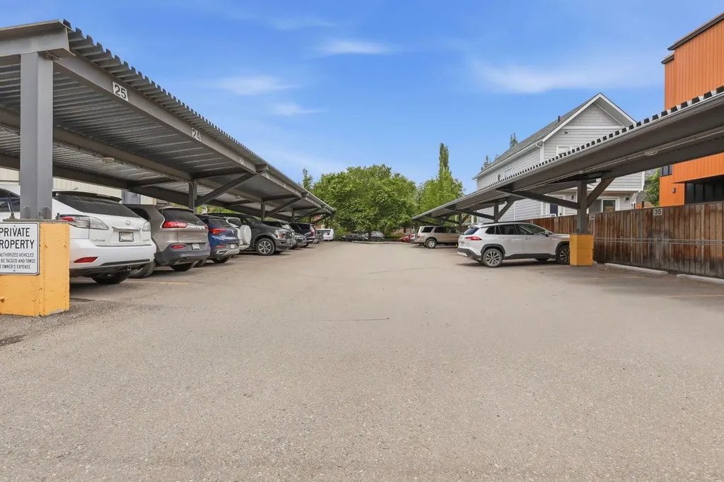 916 Memorial Drive NW Calgary AB T2N 3C9