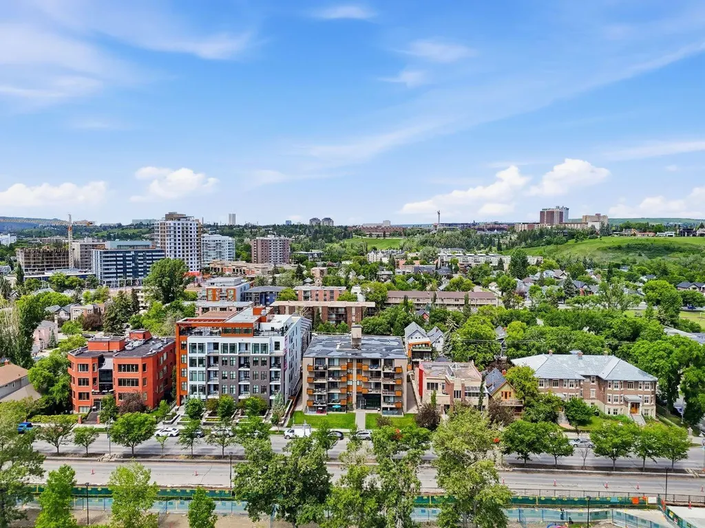 916 Memorial Drive NW Calgary AB T2N 3C9