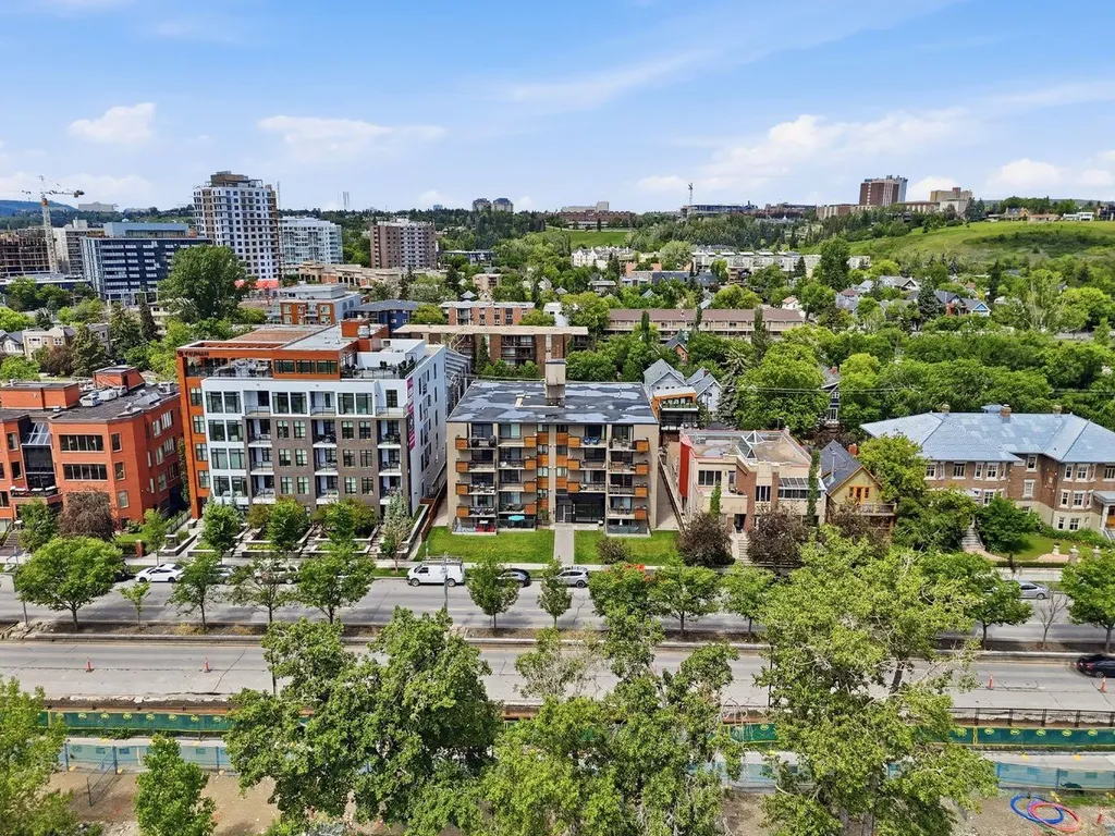 916 Memorial Drive NW Calgary AB T2N 3C9