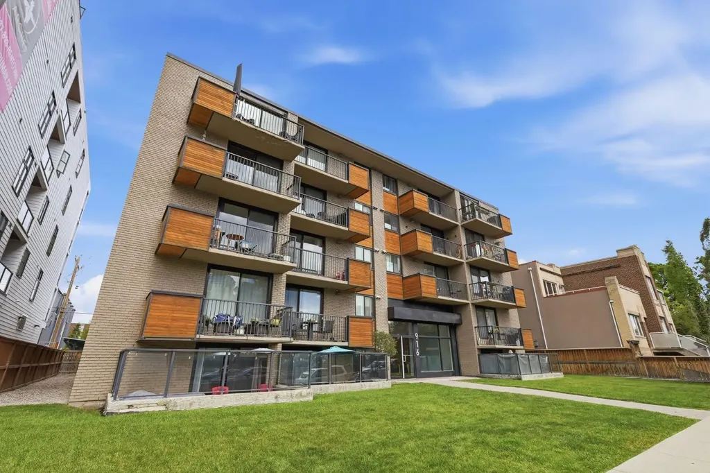 916 Memorial Drive NW Calgary AB T2N 3C9