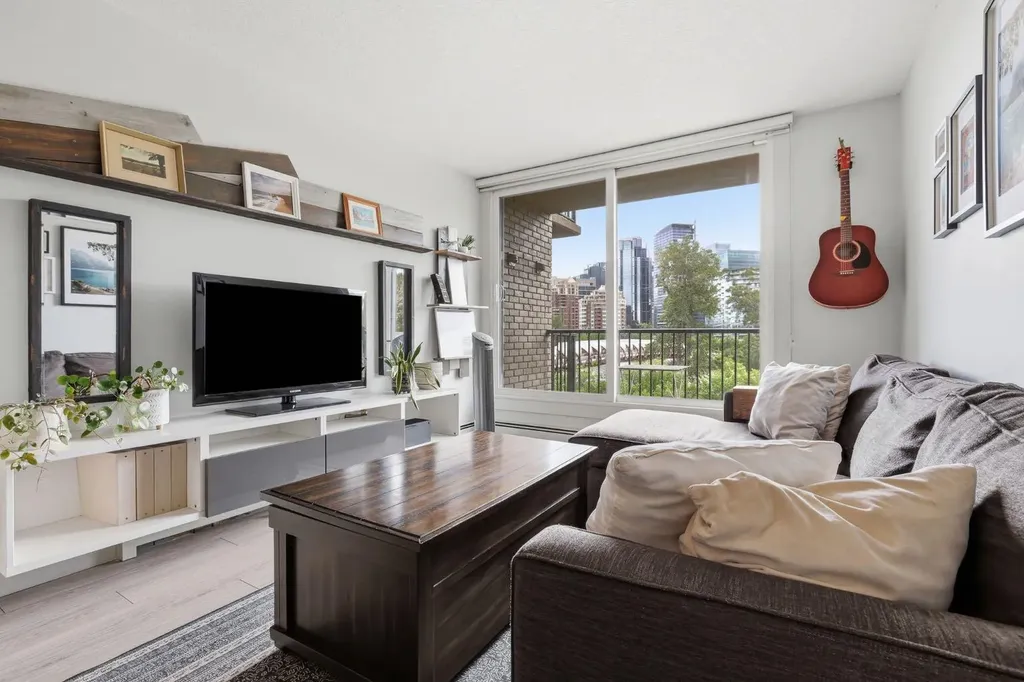 916 Memorial Drive NW Calgary AB T2N 3C9