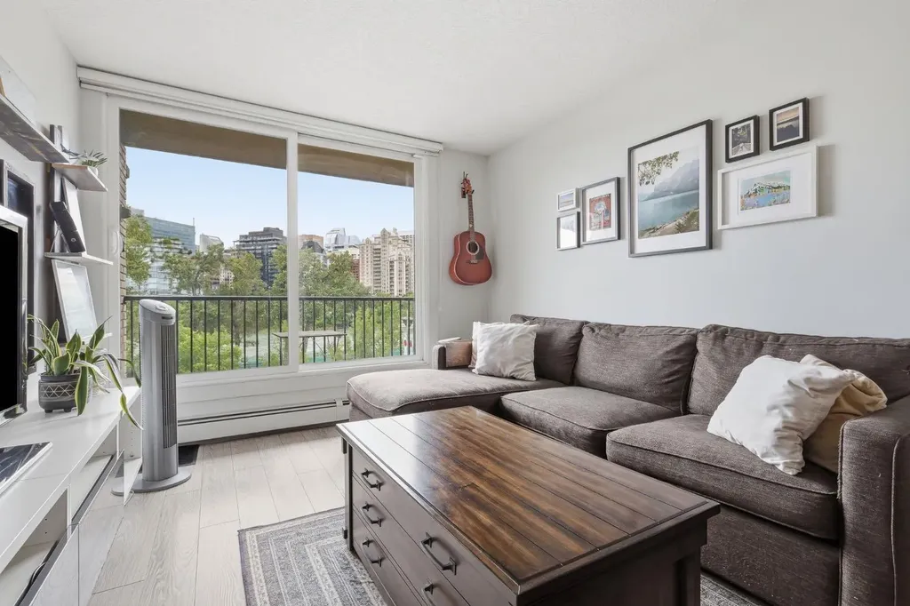 916 Memorial Drive NW Calgary AB T2N 3C9