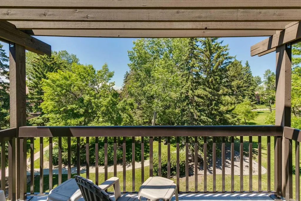8948 Elbow Drive SW Calgary AB T2V 0H9