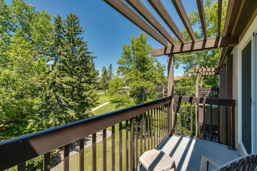 8948 Elbow Drive SW Calgary AB T2V 0H9
