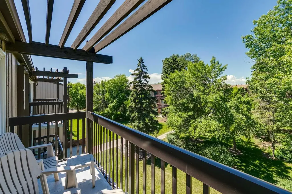 8948 Elbow Drive SW Calgary AB T2V 0H9