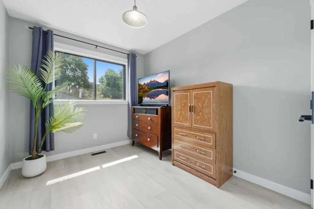 55 Sunbank Road SE Calgary AB T2X 1X8