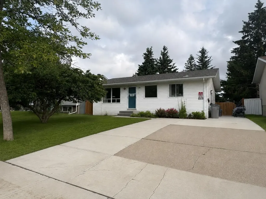 9616 76 Avenue Grande Prairie AB T8V 4L4