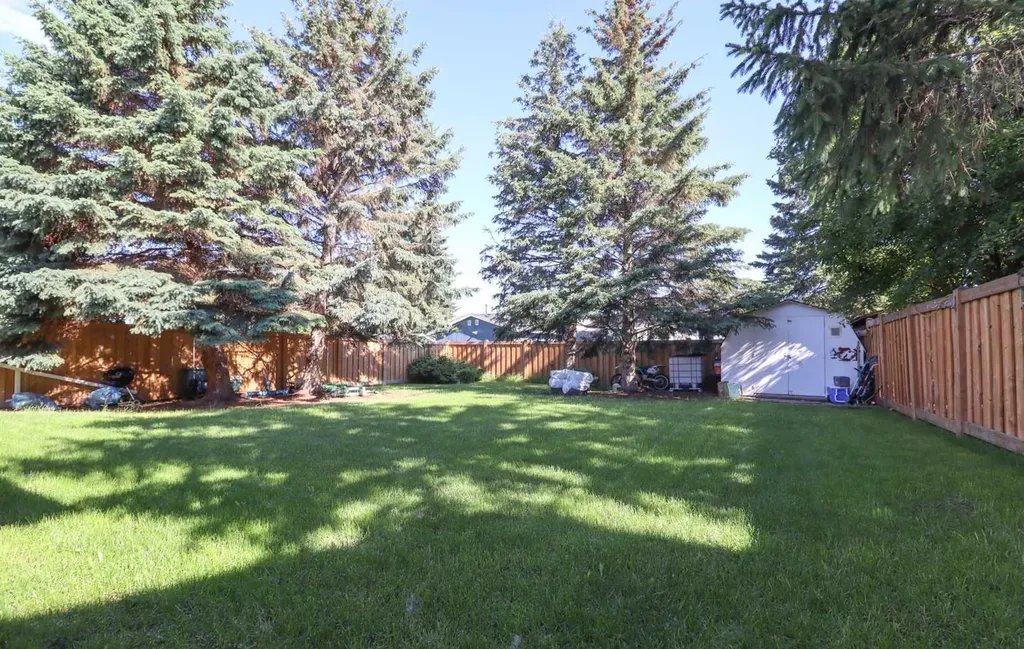 9616 76 Avenue Grande Prairie AB T8V 4L4