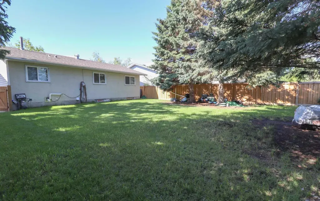 9616 76 Avenue Grande Prairie AB T8V 4L4