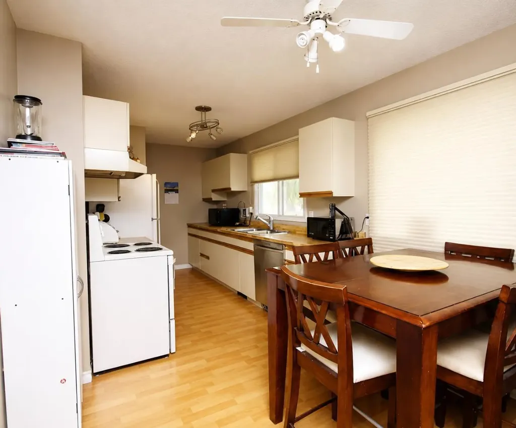 9616 76 Avenue Grande Prairie AB T8V 4L4