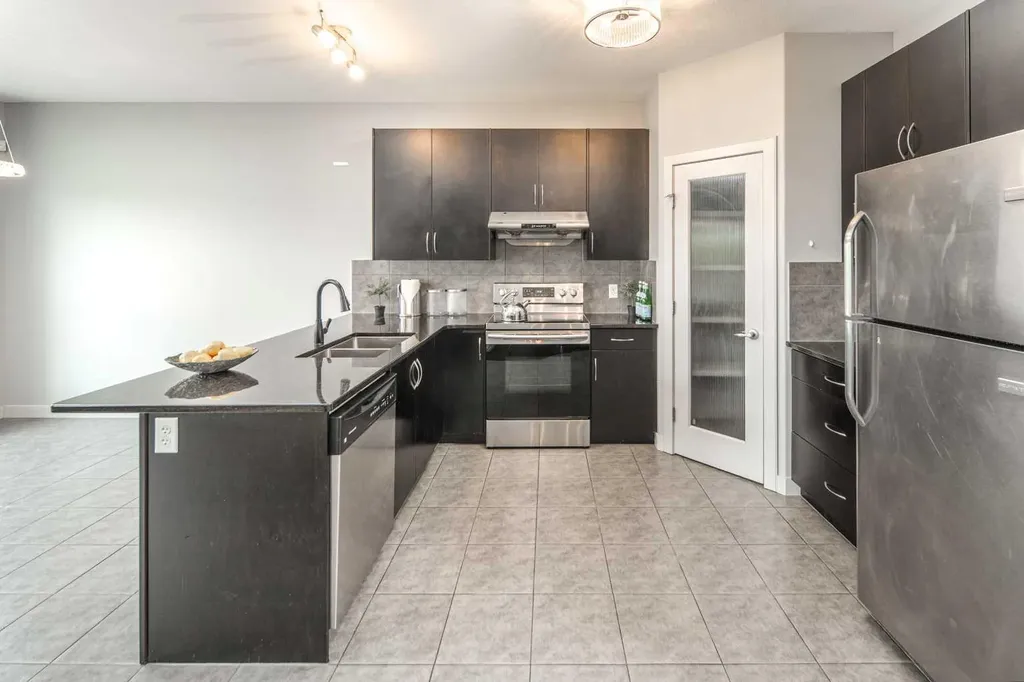 127 Everwoods Park SW Calgary AB T2Y 0G3