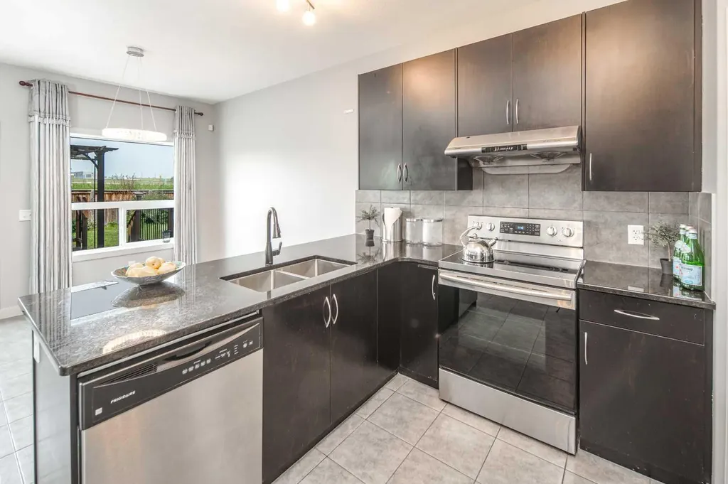 127 Everwoods Park SW Calgary AB T2Y 0G3