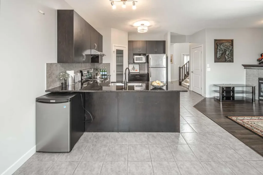 127 Everwoods Park SW Calgary AB T2Y 0G3