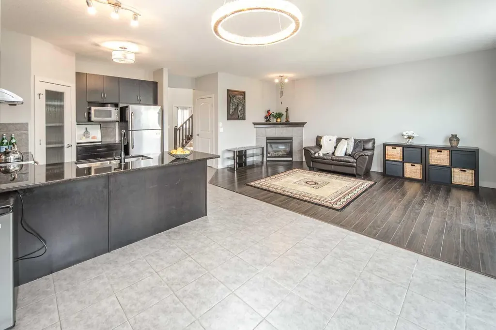 127 Everwoods Park SW Calgary AB T2Y 0G3