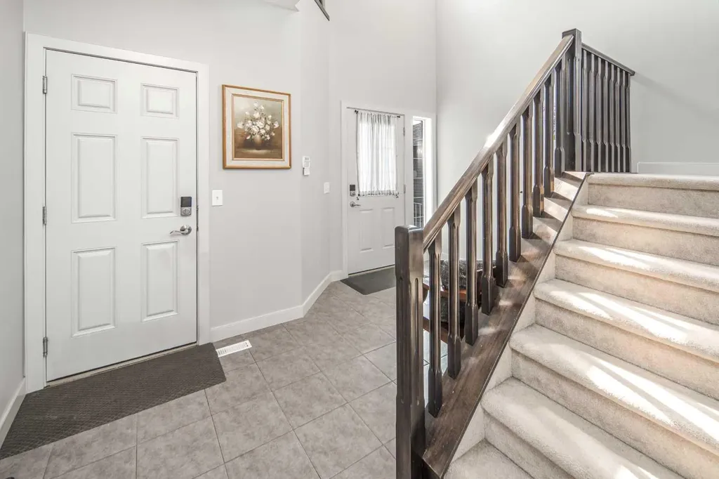 127 Everwoods Park SW Calgary AB T2Y 0G3