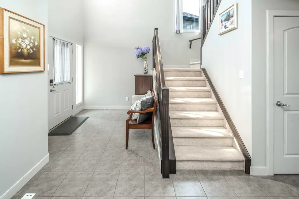 127 Everwoods Park SW Calgary AB T2Y 0G3