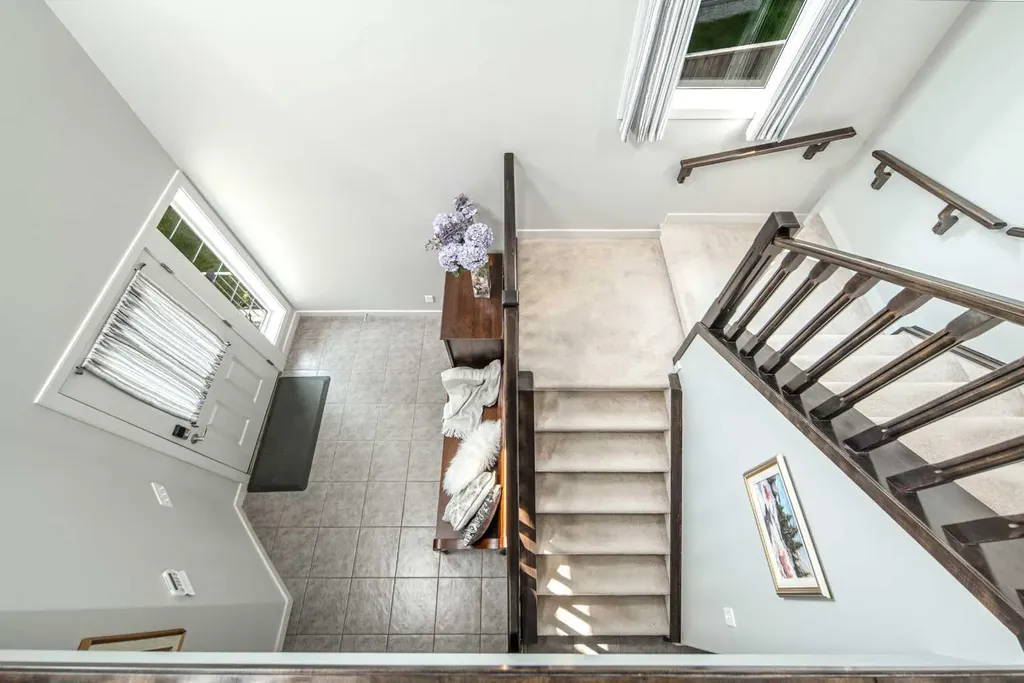 127 Everwoods Park SW Calgary AB T2Y 0G3