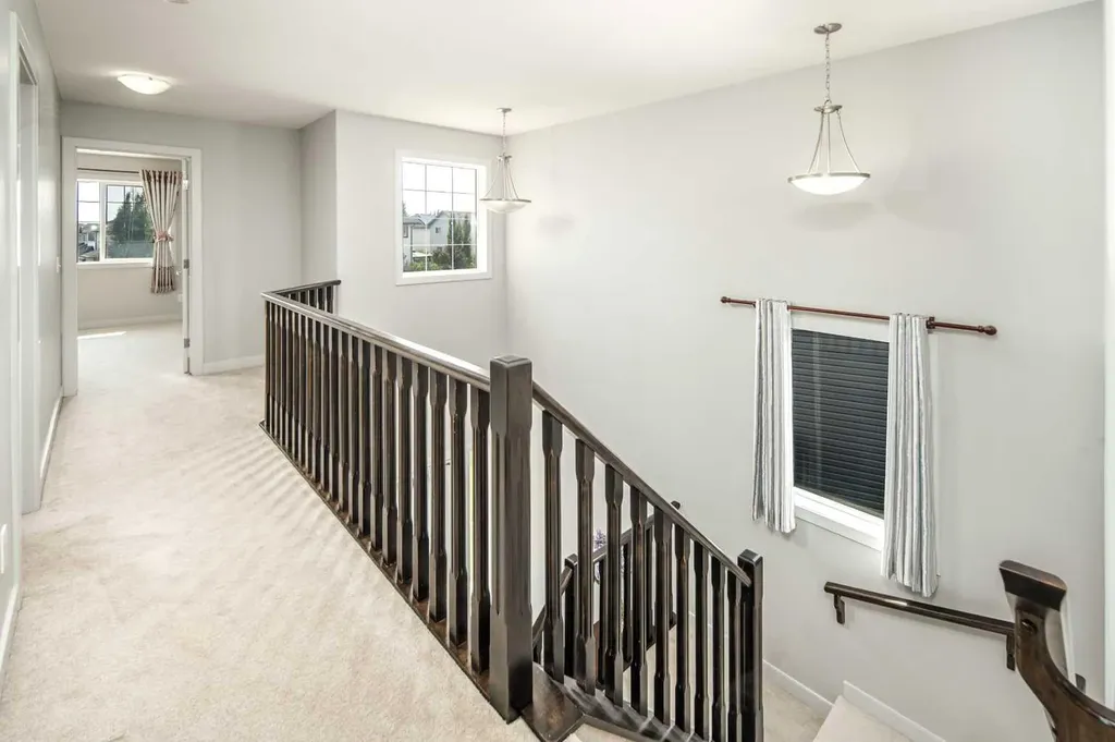 127 Everwoods Park SW Calgary AB T2Y 0G3