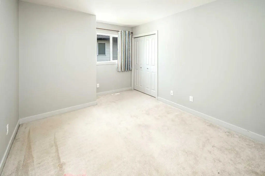 127 Everwoods Park SW Calgary AB T2Y 0G3
