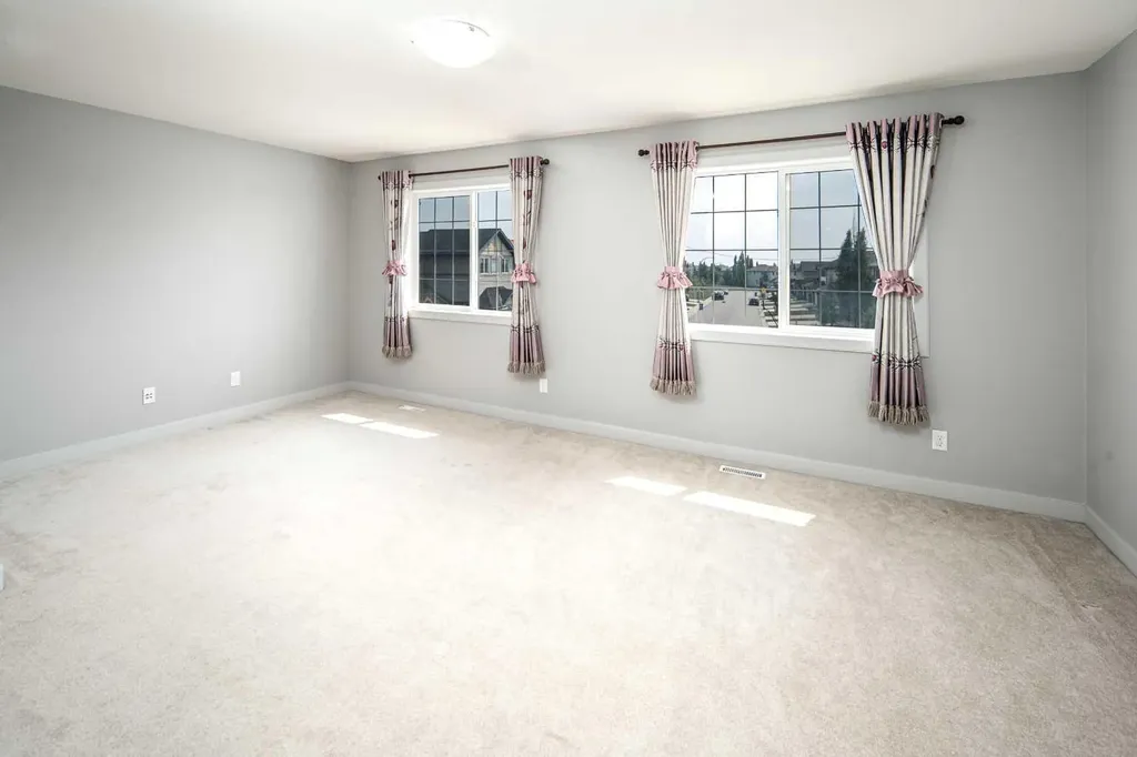 127 Everwoods Park SW Calgary AB T2Y 0G3