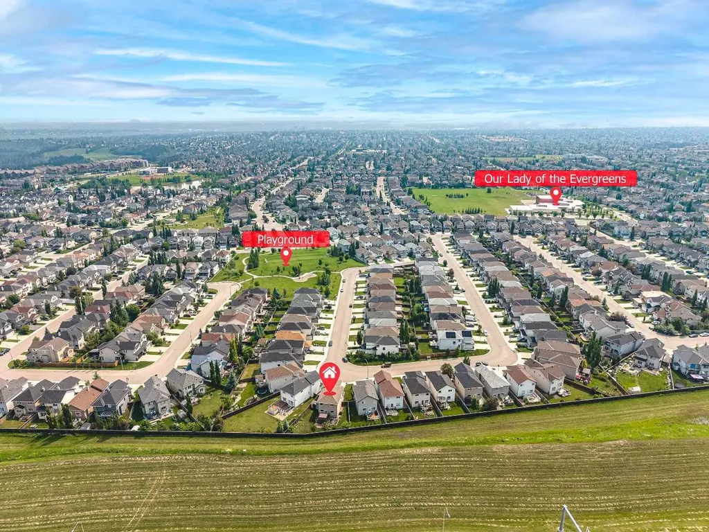 127 Everwoods Park SW Calgary AB T2Y 0G3