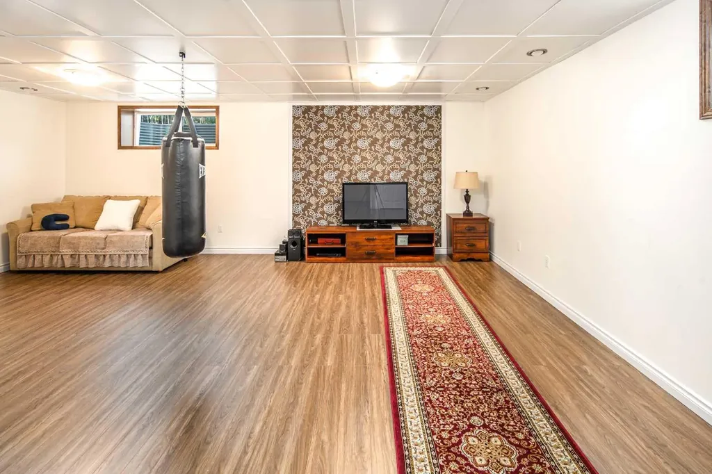 127 Everwoods Park SW Calgary AB T2Y 0G3