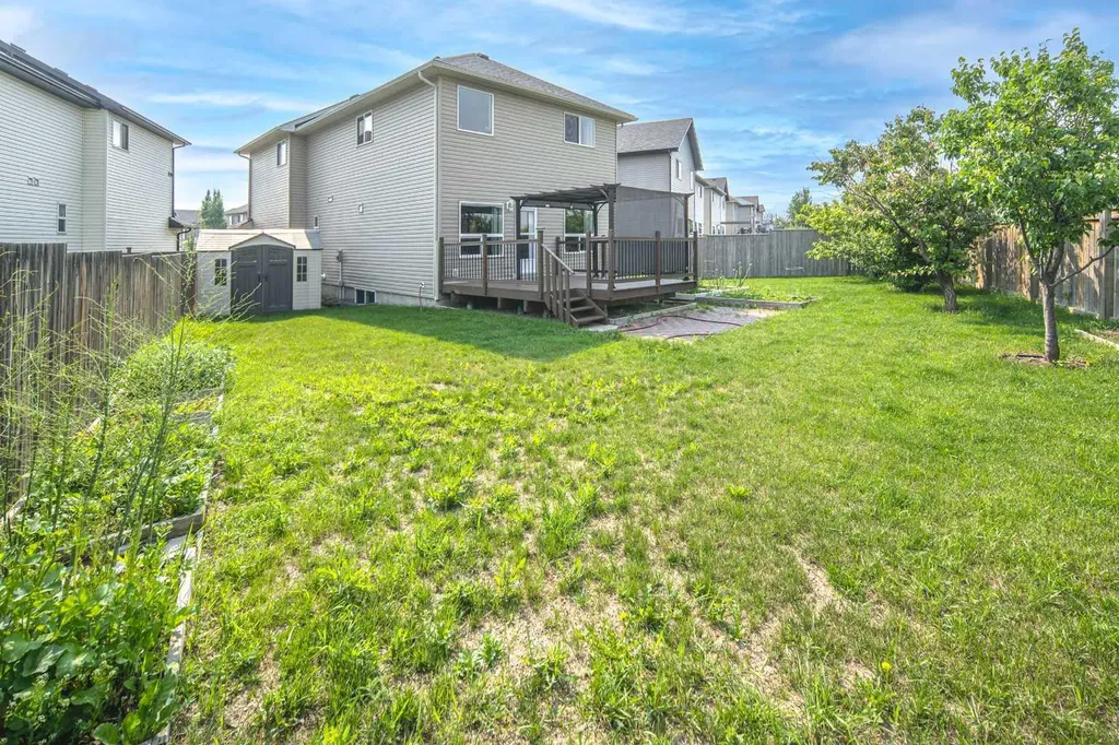 127 Everwoods Park SW Calgary AB T2Y 0G3