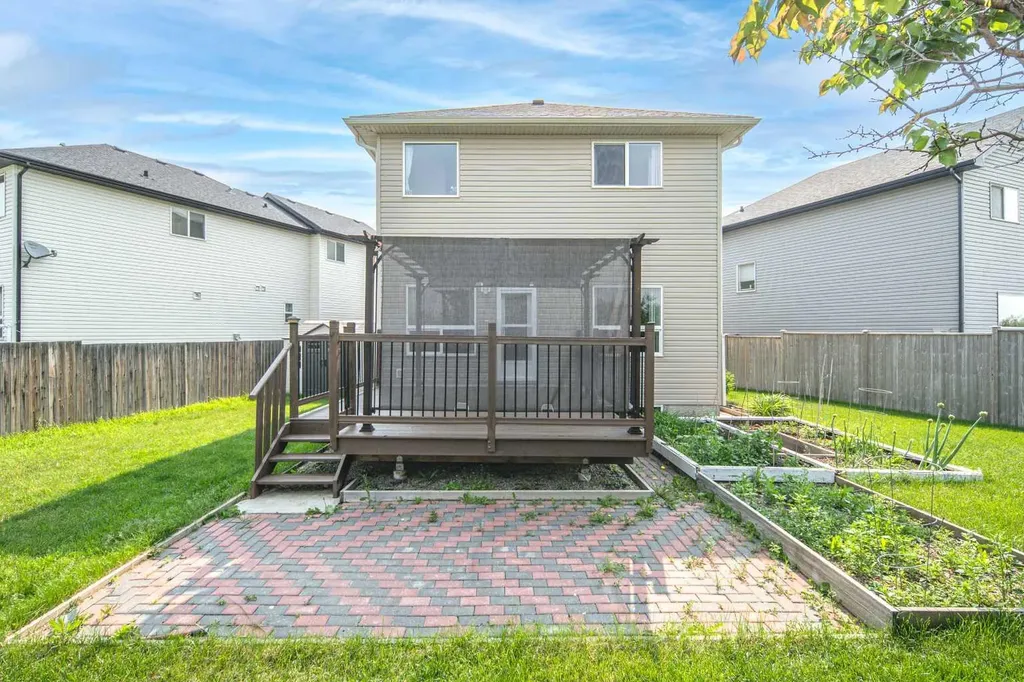 127 Everwoods Park SW Calgary AB T2Y 0G3