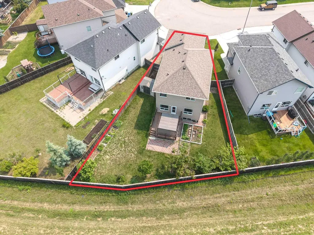 127 Everwoods Park SW Calgary AB T2Y 0G3