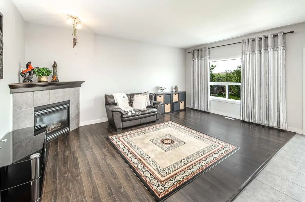 127 Everwoods Park SW Calgary AB T2Y 0G3