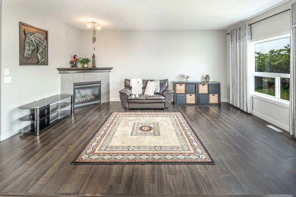 127 Everwoods Park SW Calgary AB T2Y 0G3