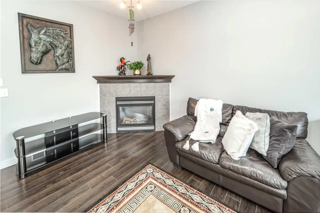 127 Everwoods Park SW Calgary AB T2Y 0G3