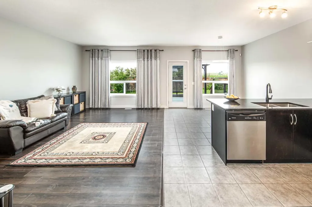 127 Everwoods Park SW Calgary AB T2Y 0G3