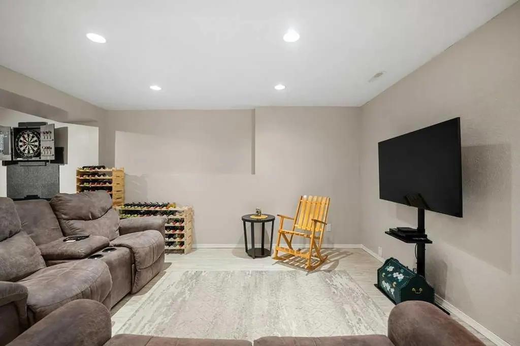 720 Willowbrook Road NW Airdrie AB T4B 2Y9