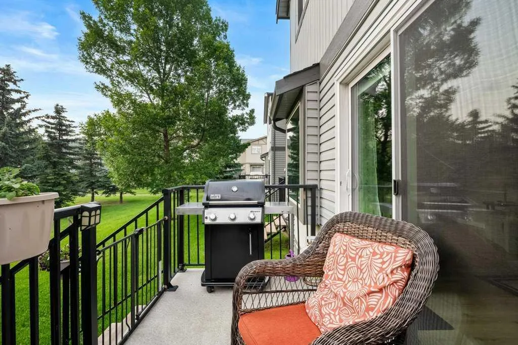 720 Willowbrook Road NW Airdrie AB T4B 2Y9