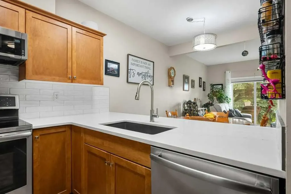 720 Willowbrook Road NW Airdrie AB T4B 2Y9