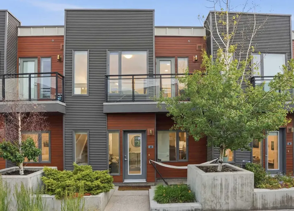 71 34 Avenue SW Calgary AB T2S 3H4