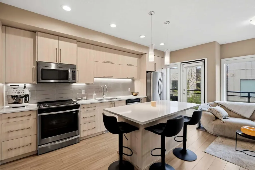 71 34 Avenue SW Calgary AB T2S 3H4