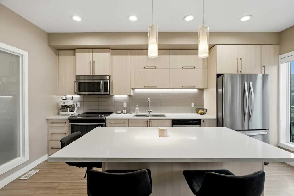 71 34 Avenue SW Calgary AB T2S 3H4