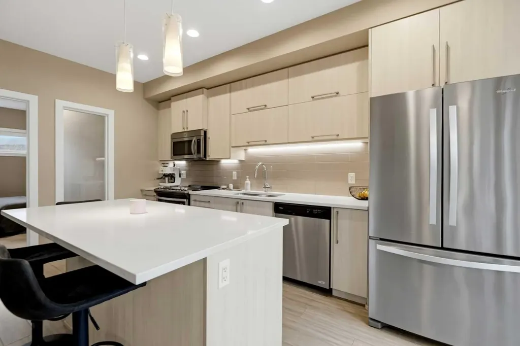 71 34 Avenue SW Calgary AB T2S 3H4