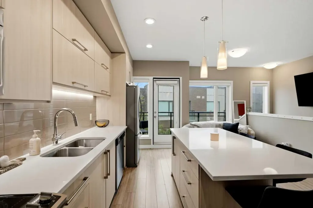 71 34 Avenue SW Calgary AB T2S 3H4