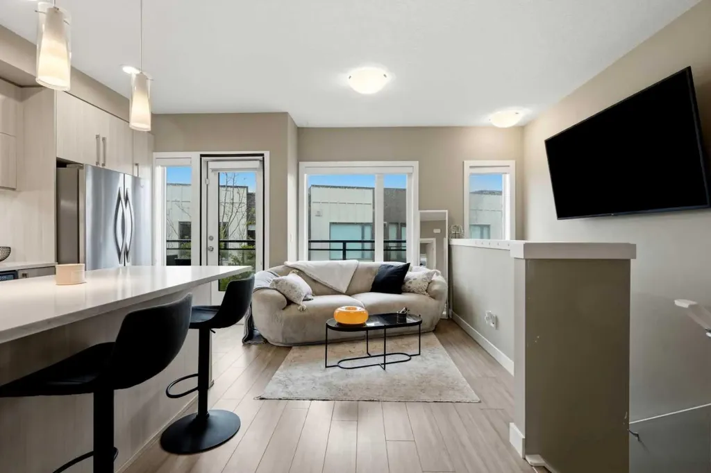 71 34 Avenue SW Calgary AB T2S 3H4