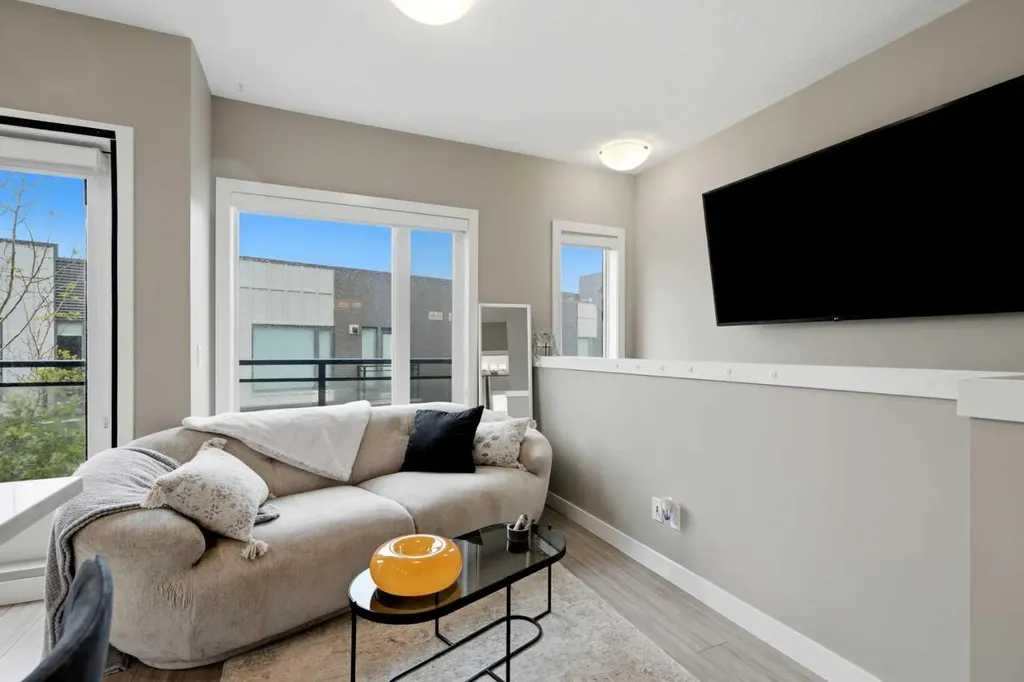 71 34 Avenue SW Calgary AB T2S 3H4