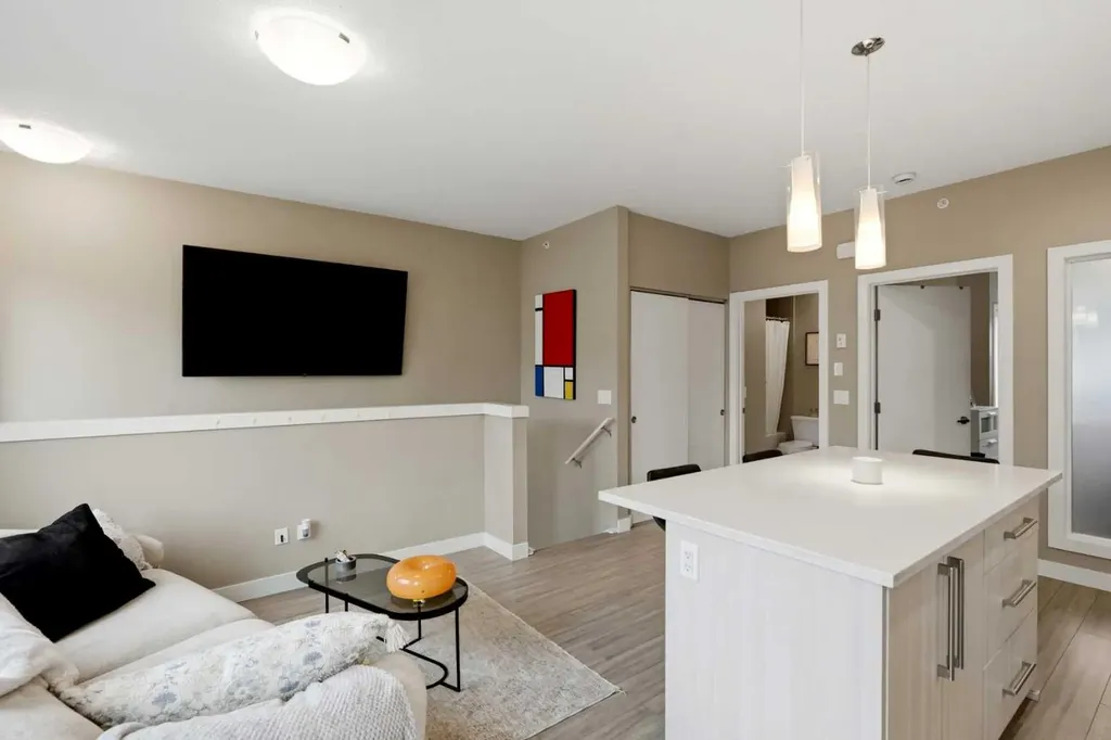 71 34 Avenue SW Calgary AB T2S 3H4