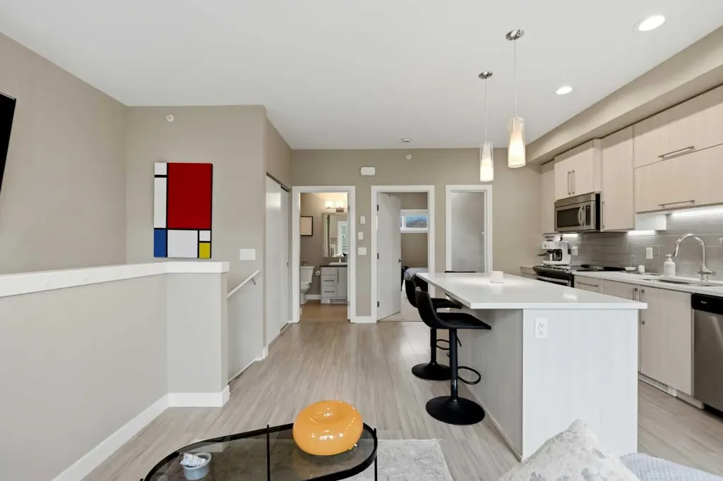 71 34 Avenue SW Calgary AB T2S 3H4
